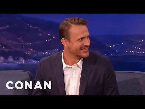Jason Segel On Paul Rudd’s Urinal Pranks | CONAN on TBS