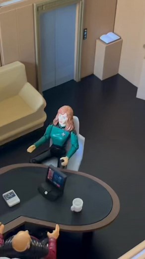 🤩Here’s my fun, toy-style version of Picard’s Ready Room! It’s inspired by the show but filled with playful details for that classic toy feel. I even included the Stargazer on its own little display stand. It looks so good on my shelf I love how it turned out! @Dazbottoys 🖖 Feel free to share this post | Dazbot Custom Toys