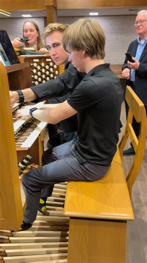 53K views · 21K reactions | We met @brodybett in Wilmington, NC yesterday!!  #organ #church #kirche #churchorgan #organistsofinstagram #organist #orgue #opera #classical #classic #musik #music #wilmington #starwars #filmmusic #soundtrack | Paul Fey - Organist & Composer | Facebook