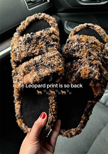 The cutest leopard print slipper 🐾🐆 #slippers #houseslippersforwomen #everfoamsslippers #shoes #dealsforyoudays
