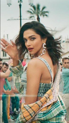 Energy in this track? Through the roof 😍 | #JhoomeJoPathaan | #PathaanSongs