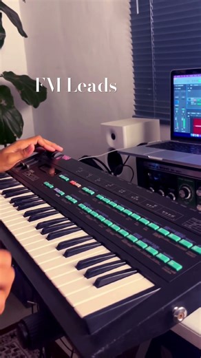 Yamaha DX100 Lead Sound #yahama #yamahadx100 #synthesizer #vintagesynths