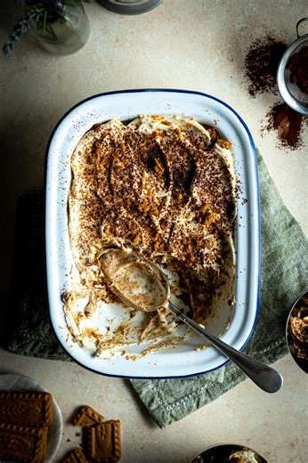 5 Desserts To Try This Christmas 🎄 If you’re looking for some last minute Christmas dinner dessert inspo- look no further! Here are some of my fav desserts to make this time of year using the best of @dunnesstores ingredients! 1.⁠ ⁠Sticky Toffee Pudding 🍮 2.⁠ ⁠⁠5 Ingredient Chocolate Cheesecake 🍫 3.⁠ ⁠⁠“Biscoff” Tiramisu 🍪 4.⁠ ⁠⁠Basque Burnt Cheesecake with Cherry Compote 🍒 5.⁠ ⁠⁠Tunnocks Tea Cakes Slice Tray 🔪 | Donal Skehan