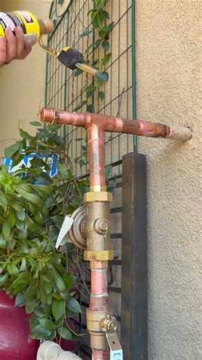 Soldering a pressure regulator and ball valve #plumber #plumbing #plumb #soldering #diy #diycrafts