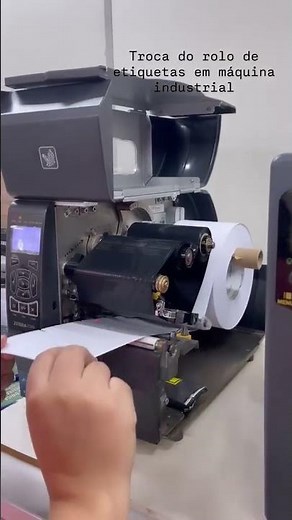 Troca de rolo de etiqueta na impressora Zebra ZT230