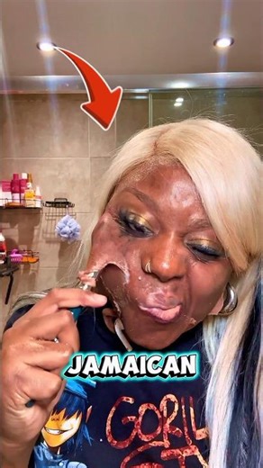 Her make up is so real that it looks she's an alien. 🫣