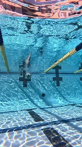 🔥It's breakout time!🔥 Here are three tips to better your breakouts. 💪 🔹Know your depth in the water. It's important to not get stuck underwater. 🔹Focus on your head position. Make sure your head stays in line with your body as you take your first breakout stroke. Don't pull your head out of streamline too early or you will begin to create massive drag. 🔹Set up the power stroke. In order to keep the momentum flowing from your dolphin kicks, angle your body towards the surface so you have th