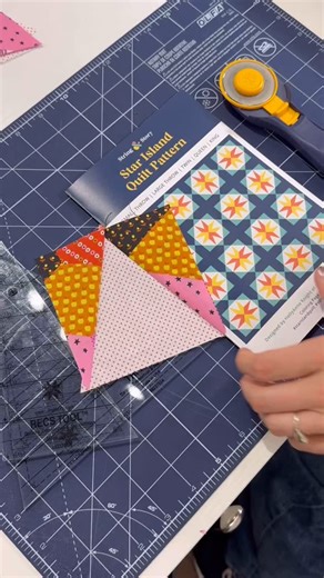 HollyAnne Knight on Instagram: "I did a long tutorial yesterday, but here’s a quick and easy reminder about how to make tri-recs / triangle in a square units 🙌🏽 (Don’t forget to join the #starislandqal 💃🏽 details in my profile)"