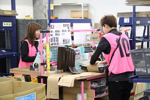 物流現場には落とし穴がいっぱい！～梱包台編～　作業者目線で考える業務効率化の梱包台とは。｜物流倉庫業務改善ブログ｜物流倉庫アウトソーシングの関通