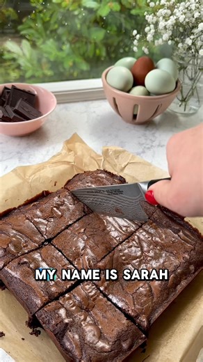 Struggling with Cakes You Can’t Eat? 🍰 As a certified nutritionist and passionate baker, I know the frustration: traditional cakes are often loaded with gluten, lactose, and refined sugar — making them off-limits for so many people. That’s why I created this book: a carefully selected collection of 500 healthy cake recipes, all sugar-free, gluten-free, and lactose-free — so you can enjoy every slice without guilt. ✅ Each recipe follows the same nutritional principles I recommend to my patients 