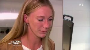 42K views · 155 reactions | Jule schaut Chefkoch Christoph bei der Vorbereitung der Nachspeise über die Schulter. Auf der Karte steht heute "Kaiserschmarrn". Doch das österreichische Gericht wird hier nicht auf die klassische Art und Weise zubereitet. #watch #MeinLokalDeinLokal | Mein Lokal, Dein Lokal | Facebook