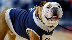 Manny Bates' double-double helps Butler run tour record to 3-0