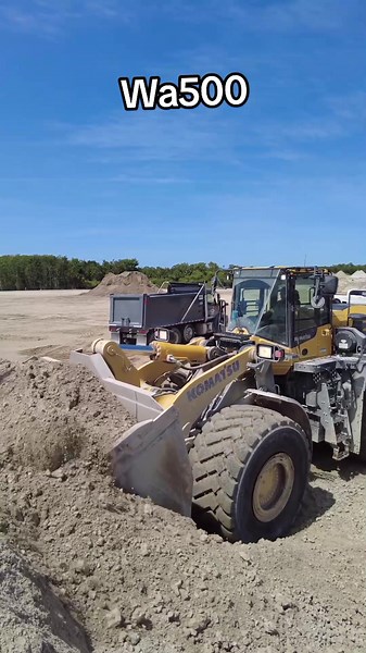 Komatsu Wa500 Wheel Loader - Heavy Machinery for Earthmoving