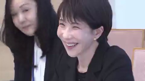 イギリス🇬🇧の伝説的ロックバンド「DEEP PURPLE」が高市首相を表敬訪問　フル動画　高市首相は、中学生の時にコピーバンドでキーボードを担当していたことや、大学時代はドラムを叩いていたことを紹介。また「夫と喧嘩した時は、Burnを叩いて呪いをかけている」とジョークを飛ばした。