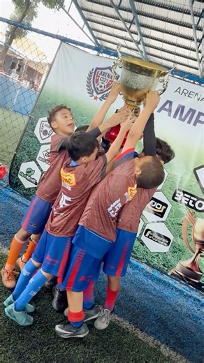 Arena CS23 • A CASA DO ESPORTE on Instagram: "A primeira etapa do nosso campeonato foi pura emoção. Teve disputa, alegria e um campeão que fez história na Arena CS23. Parabéns a todos que jogaram e confiaram no nosso primeiro campeonato. Foi só o começo. Quer viver as próximas edições com a gente? Marque alguém e clique no link da bio para acompanhar. #arenacs23 arenacs23 #futebolgv #esportegv #vôleigv #governadorvaladares"