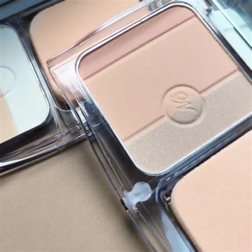 Customizable Multi-Shade Powder Compact, employing multi-color co-pressing technology to compress powders of different qualities and colors into a single palette. More in stock on our website. Your logo can be added. 🔗https://www.innovate-beauty.com #PressedPowder #PressedCompact #powderpalette #cosmetics #makeup
