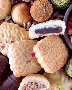 1.5K views · 82 reactions | My gorgeous eid maamoul cookies watch the story for the complete recipe details. I’ll also save them to highlights. . . . أهلا أهلا بالعيد... مرحب مرحب بالعيد 拾拾. . انا و معمولاتي الجميلات حبينا نعيد عليكن 拾拾拾. عيدكم مبارك殺. | Syrianfoodie | Facebook