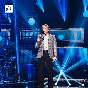 Ah, mitä koskettavia tulkintoja pääsimme ihailemaan sunnuntaina lähes 1,3 miljoonaa katsojaa tavoittaneessa Elämäni Biisin Jouluspesiaali-jaksossa ❤️ Yksi illan upeista hetkistä oli Pepe Willbergin tulkinta Finlandersin Oikeesti-kappaleesta. Biisi oli Antti Rinteen elämän biisi ja se oli soinut muun muassa Rinteen häissä. Eikä tietenkään sen vuoksi, että sen tahtiin on helppo tanssia harrastamattomankin keinua mukana, kuten Rinne itse kommentoi 🤭 Liittyykö sinulla kyseiseen kappaleeseen jotain 