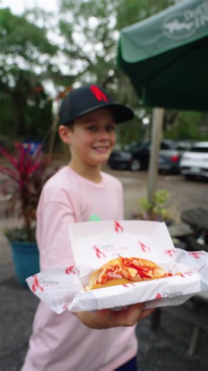 CLINTON PREMIUM CROSSING OUTLETS on MONDAY 11/17 FROM 12PM TO 7PM! Treat yourself today nothing beats a Lobster Roll. Place an order at the truck or via our Mobile App Set App Location to GREATER CONNECTICUT, CT 12:00PM – 7:00PM CLINTON PREMIUM CROSSING OUTLETS, 20 Killingworth Turnpike, Clinton, CT 06413. Here's the link to our weekly schedule: https://www.facebook.com/CMLobsterCTTrucks/ | Cousins Maine Lobster - Hartford & Southern Connecticut