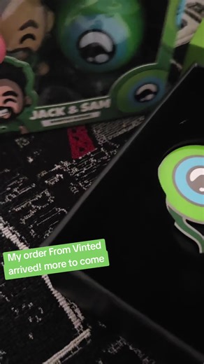 Stuff that arrived: Jack & Sam monitor buddy's (Youtooz) Jacksepticeye Collectors edition pins (youtooz) Stuff that still is coming: A Thomas Sanders youtooz A Patton sanders Youtooz Sander sides pins Youtooz Jacksepticeye Top of the morning Plush An original Septiceye sam A Youtooz septic eye sam Jack on wheels Youtooz Darkiplier Youtooz Unus Annus Youtooz #jacksepticeye #youtooz #jacksepticeyeegos #septiceyesam #jse