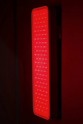 ✨ Experience the Power of Red Light Therapy✨ 💡 What is Red Light Therapy? A non-invasive treatment that uses low-level red light to support healing, recovery, and skin health. ✨ Benefits Include: • Boosts collagen & improves skin tone • Reduces inflammation & joint pain • Speeds up muscle recovery • Supports better sleep & energy • Enhances overall mood wellness 👥 Who It’s For: • Athletes & active individuals • Anyone managing chronic pain or inflammation • Beauty & skincare enthusiasts • Anyo