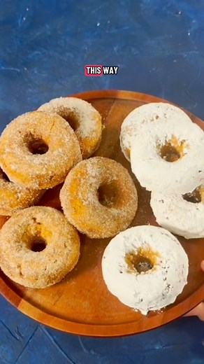 Easy cake mix pumpkin donuts https://cakewhiz.com/easy-pumpkin-donuts/ | CakeWhiz.com