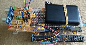 Arduino Uno互換機を使って障害物を避けて走るクローラー車を作った | あること・ないこと日記
