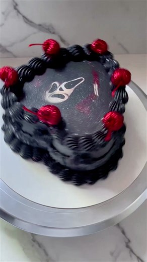 Vintage Ghostface Cake Tutorial for Halloween Baking