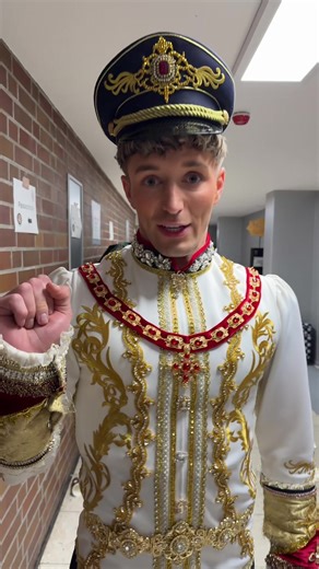 Understanding Mood in Dance Performance