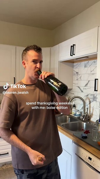 First Thanksgiving in the books and it was a success! 🦃✨ We spent the weekend in Boise where my husband was playing a show, and I am now officially obsessed with this city. Incredible food, cutest cafes, zero sleep, endless puppy cuddles, and the coziest vibes 🚗💛 And the best part? It’s not too far from Salt Lake City! (4 hours is supposedly not far….) Now it’s back to reality tomorrow, and I’m nervous but excited to dive into fully remote life for the first time 😅 If you’ve got ANY tips on 