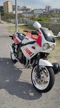 The 4-cylinder cannon of the 80s - Yamaha FZR 1000
