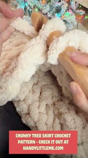 Farmhouse Crochet Tree Skirt (Free Pattern)