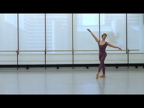 Brisé Volé | Ballet West Glossary
