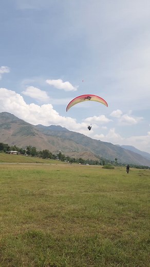 From takeoff to landing, experience the full thrill of paragliding! 🪂✨ Watch as every moment unfolds with Powerfull Energy Drink fueling the journey. Embrace the power, feel the rush! 💪🌄 #PowerfullEnergy #ParaglidingLanding #UnleashYourPower #AdventureAwaits #kingbeveragesindustries #bonavistauae #powerfullenergydrink | Power Full