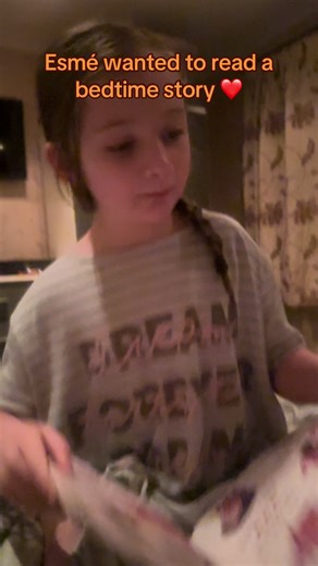 Esmé wanted to read us a bedtime story ❤️#fyp #bedtime #momsoftiktok #growth #mydaughter_myprincess