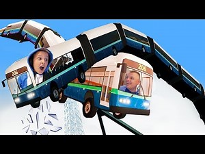 CRAZY BUS in the City We collect passengers in the SNAKEY BUS