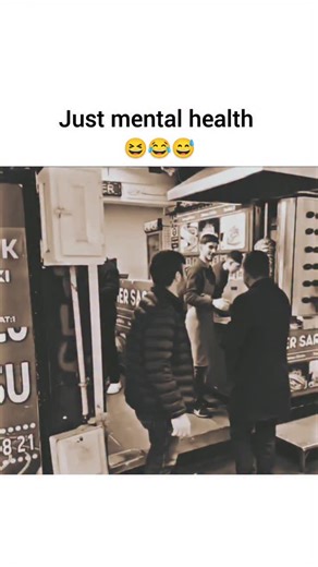 𝐡𝐚𝐧𝐠𝐚𝐦𝐚 𝐑𝐞𝐞𝐥 | 𝐦𝐞𝐦𝐞𝐬 😂🎬 on Instagram‎: "در سواحل اندونزی، ماهیگیری موجودی را در ساحل کشف کرد که محلی‌ها آن را «ماهی زامبی» نامیدند. جالب اینجاست که این ماهی کاملاً فاقد اندام‌های داخلی است، اما همچنان حرکت می‌کند و حتی شنا می‌کند، که سوال واقعی و منطقی را به وجود می‌آورد: چگونه چنین چیزی ممکن است؟ زیست‌شناسان می‌گویند احتمالاً درون این ماهی انگل‌هایی وجود دارد که قادرند حرکات آن را حتی پس از مرگ کنترل کنند. اما این پدیده به ندرت در حشرات دیده می‌شود و در ماهی‌ها برای اولین بار