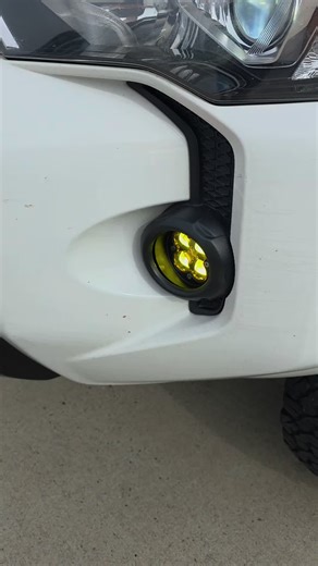 2016 4runner trd pro, we added today baja design amber sae fogliht kit, and cali rised, rock sliders.......