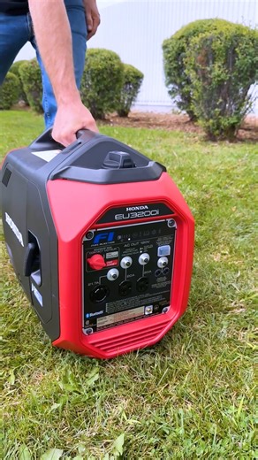 Got a new EU3200? Here's how to start it up! 🔧💨 We walk you through the basics so you're never stuck wondering what’s next. Perfect for first-time users or anyone who just wants a quick refresher. 🎬 Hit play to get powered up. Learn more: http://powerequipment.honda.ca/en/generators/home-recreation/models?trim=ultra_quiet_3200i_es_10468 #HondaHowTo #EU3200StartUp #HondaTools --- Vous venez d'acheter une nouvelle EU3200? Voici comment la mettre en marcher! 🔧💨 Nous vous guidons à travers les 