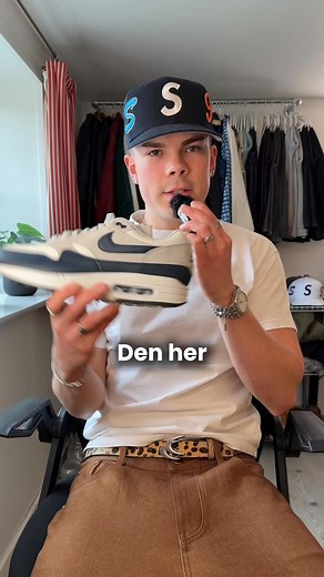 Armory Navy er “den pæne Air Max”. Den du tager på, når det skal være clean, simpelt og uden bullshit. Marineblå + grå = en farvekombi der ALDRIG går galt   Fra kun 950 kr. Hvis du vil have noget stilrent, men stadig klassisk Air Max - så er det den her  | Nordicsneakers | Facebook