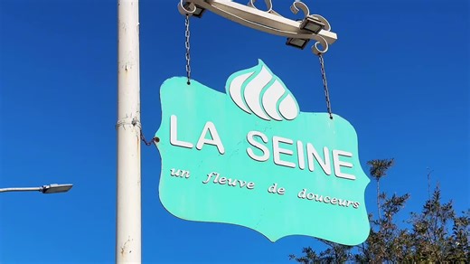 La Seine on Instagram: "Un café chaud. Une table entre ami(e)s. Et des douceurs pensées pour chaque mode de vie. ✨ Madeleines, fondants, cakes, tartes, gâteaux et pleines de douceurs dans un espace où l’on vient autant pour l’expérience que pour le goût. 👌 Chez La Seine, le choix est large, le plaisir est conscient et l’envie revient toujours. 📍Retrouvez-nous à La marsa & Menzah 6 📝 Commandes sur réservation Toujours sans compromis. Toujours 100% Healthy, 100% Gourmand."