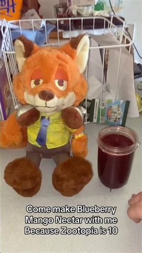 Making a Blueberry Mango Nectar drink to celebrate Zootopia’s 10 Year || #blueberry #zootopia #drink