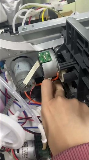 Maintenance Tutorial: How to move the printhead carriage when it is stuck by the cleaning unit.
