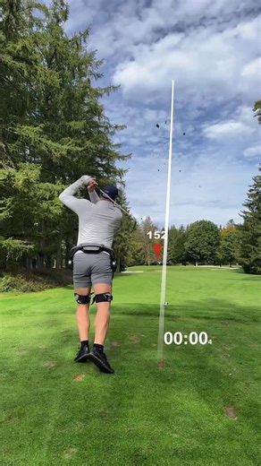 Martin Borgmeier on Instagram: "Anzeige | 😳 Can you beat my time? 😬 Wearing the Hypershell X ExoSkeleton by @hypershell.tech #golf #golfshot #golfer #golfing #golfhole #hypershell #exeskeleton #hypershellchallenge"