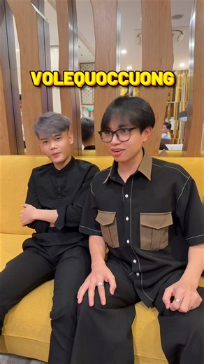 How Vietnam’s No.1 AWM player uses hand skills 😳 #freefire