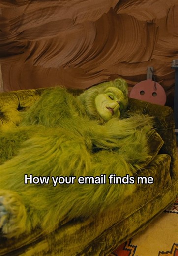 I’m OOO (out of oomph). #DrSeuss #TheGrinch #Grinchmas | grinch