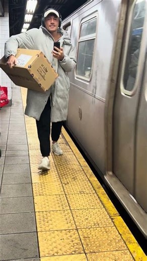 NYC.MTA.E Train 🚆