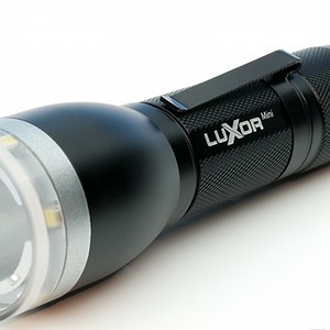 Luxor2の照射角度自動調整機能そのままにダウンザイジングされたLED懐中電灯「Luxor Mini」