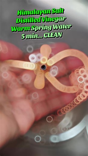 How I Clean My Copper Energy.. 🤏🏽 Himalayan Salt 🤏🏽 Distilled Vinegar 🤏🏽 Hot/ Warm Spring 💧 Water #copper #fyp #frequency #Electrical