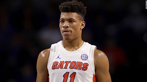 Baloncesto: atleta en condición crítica tras colapsar durante un partido - CNN Video